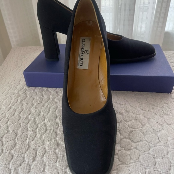 ClaudiaCiuti / Stuart Weitzman  crepe heels 👠9M for your holiday parties - Picture 2 of 6